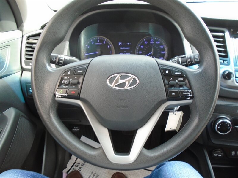 2017 Hyundai TUCSON SE - Photo 16 - Houston, TX 77082