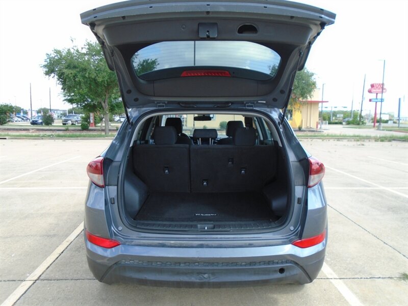 2017 Hyundai TUCSON SE - Photo 7 - Houston, TX 77082