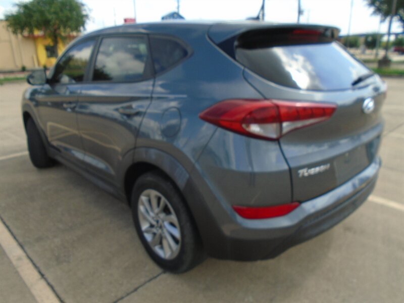 2017 Hyundai TUCSON SE - Photo 11 - Houston, TX 77082