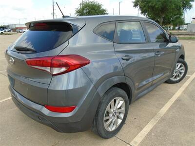 2017 Hyundai TUCSON SE - Photo 5 - Houston, TX 77082
