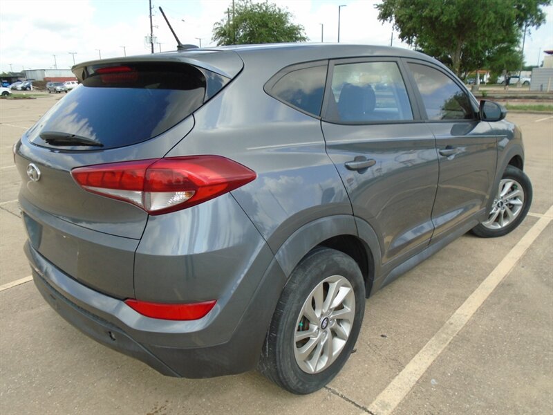 2017 Hyundai TUCSON SE - Photo 5 - Houston, TX 77082