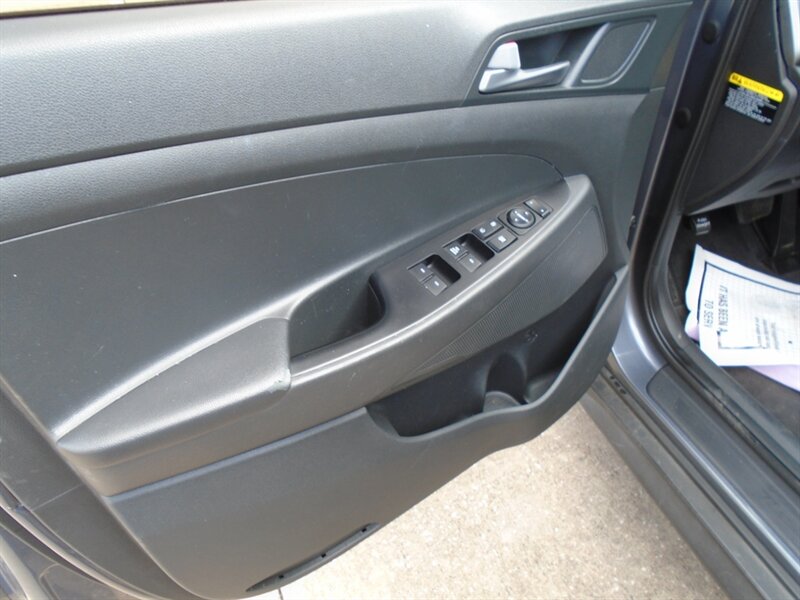 2017 Hyundai TUCSON SE - Photo 13 - Houston, TX 77082