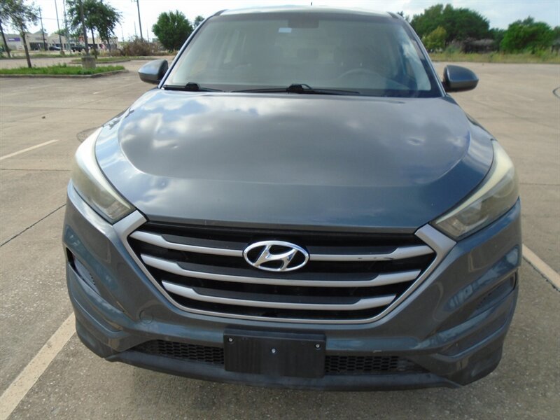 2017 Hyundai TUCSON SE - Photo 2 - Houston, TX 77082