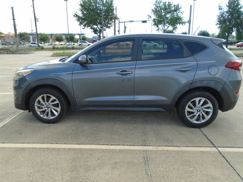 2017 Hyundai TUCSON SE - Photo 12 - Houston, TX 77082
