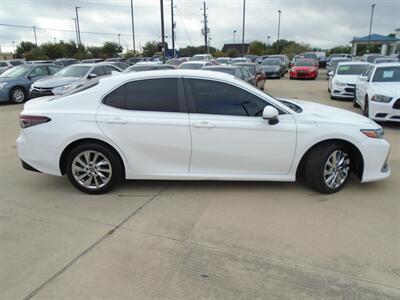 2021 Toyota Camry LE   - Photo 4 - Houston, TX 77082