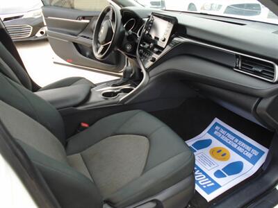 2021 Toyota Camry LE   - Photo 11 - Houston, TX 77082