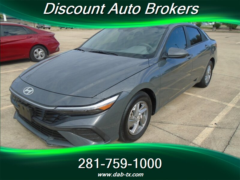 2024 Hyundai ELANTRA SE  