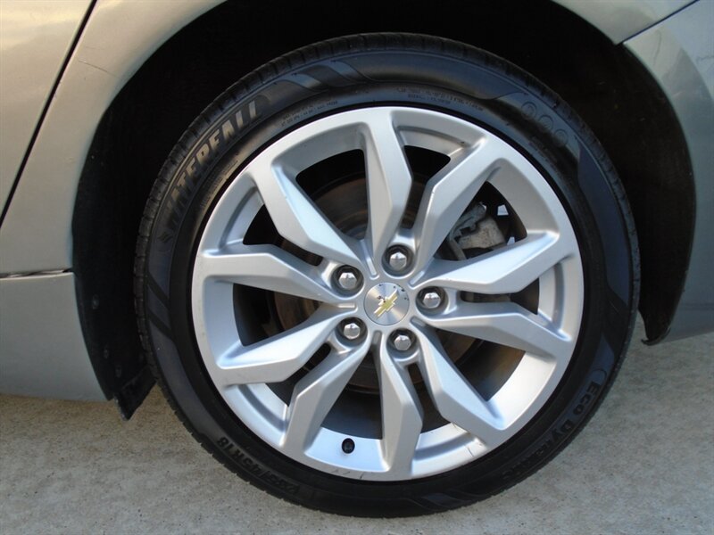 2017 Chevrolet Impala LT - Photo 9 - Houston, TX 77082