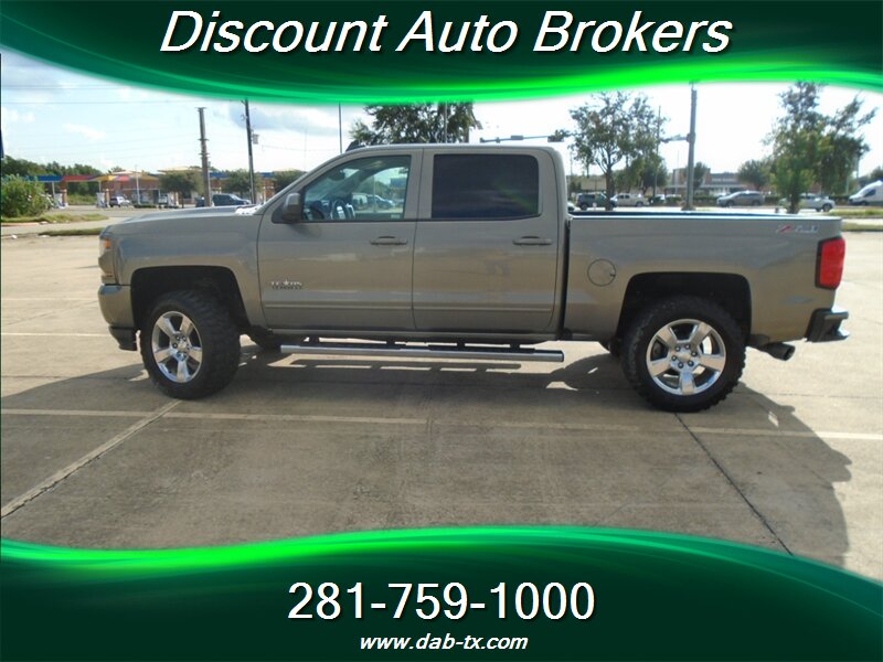 2017 Chevrolet Silverado 1500 LT - Photo 9 - Houston, TX 77082