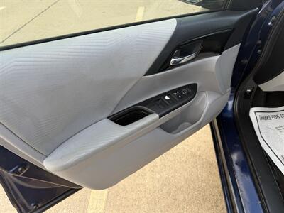 2016 Honda Accord LX w/Honda Sensing   - Photo 9 - Houston, TX 77082