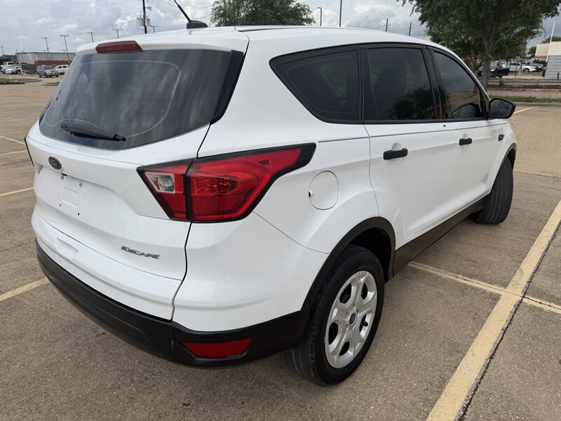 2019 Ford Escape S - Photo 5 - Houston, TX 77082