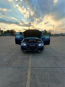 2015 Chrysler 300 Series Limited   - Photo 9 - Houston, TX 77082