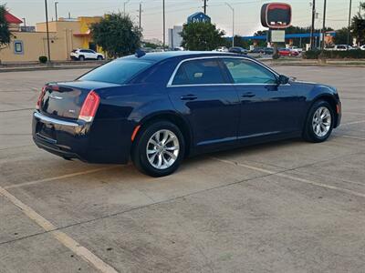 2015 Chrysler 300 Series Limited   - Photo 6 - Houston, TX 77082