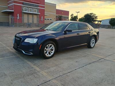 2015 Chrysler 300 Series Limited   - Photo 2 - Houston, TX 77082