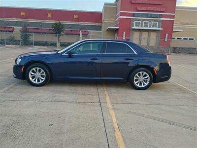 2015 Chrysler 300 Series Limited   - Photo 3 - Houston, TX 77082