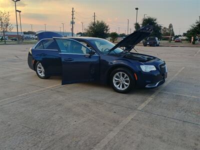 2015 Chrysler 300 Series Limited   - Photo 19 - Houston, TX 77082