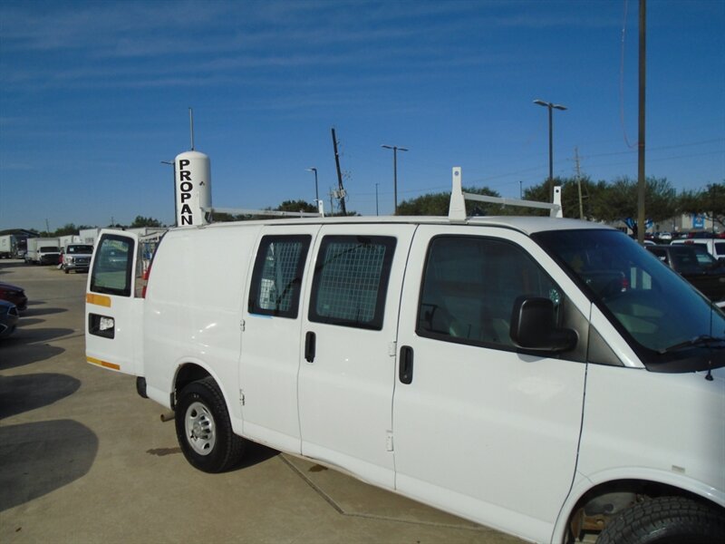 2013 Chevrolet Express 2500 - Photo 16 - Houston, TX 77082
