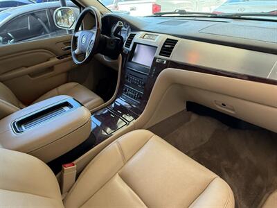 2013 Cadillac Escalade Premium   - Photo 32 - Orange, CA 92868