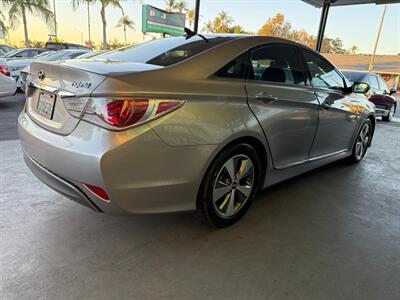 2012 Hyundai SONATA Hybrid   - Photo 10 - Orange, CA 92868