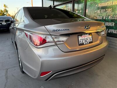 2012 Hyundai SONATA Hybrid   - Photo 7 - Orange, CA 92868