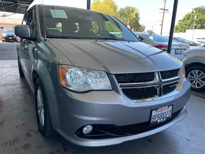 2019 Dodge Grand Caravan SXT   - Photo 9 - Orange, CA 92868