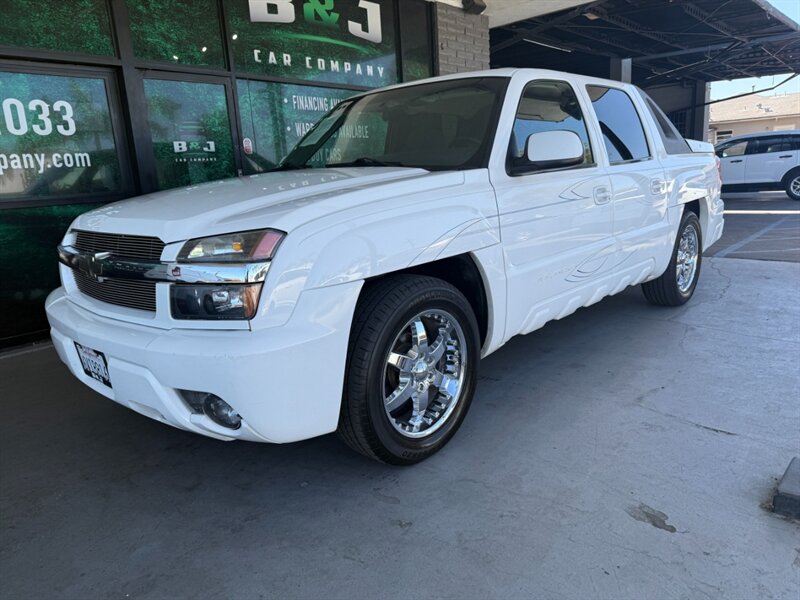 2002 Chevrolet Avalanche 1500 - Photo 1 - Orange, CA 92868