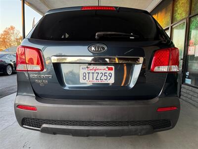 2011 Kia Sorento LX   - Photo 14 - Orange, CA 92868