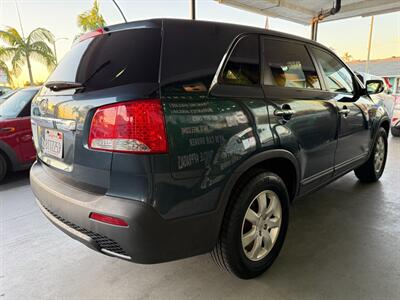 2011 Kia Sorento LX   - Photo 10 - Orange, CA 92868