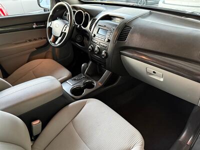 2011 Kia Sorento LX   - Photo 27 - Orange, CA 92868