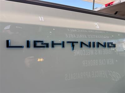 2023 Ford F-150 Lightning XLT   - Photo 15 - Orange, CA 92868