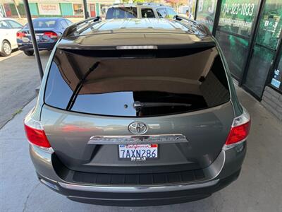 2013 Toyota Highlander Plus   - Photo 15 - Orange, CA 92868