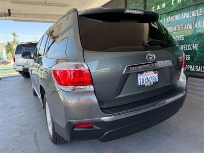 2013 Toyota Highlander Plus   - Photo 7 - Orange, CA 92868
