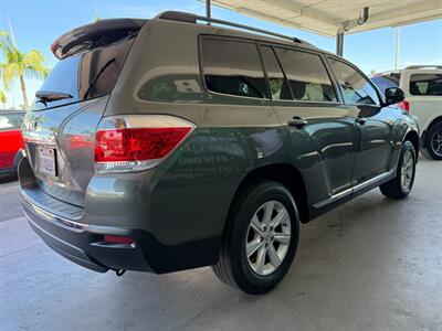 2013 Toyota Highlander Plus   - Photo 10 - Orange, CA 92868