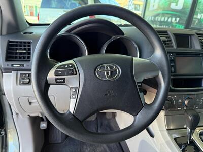 2013 Toyota Highlander Plus   - Photo 19 - Orange, CA 92868