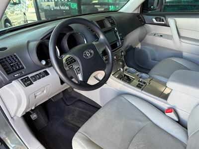 2013 Toyota Highlander Plus   - Photo 16 - Orange, CA 92868