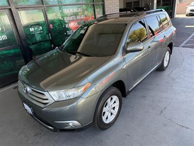 2013 Toyota Highlander Plus   - Photo 2 - Orange, CA 92868