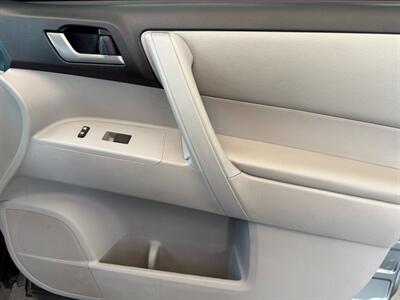 2013 Toyota Highlander Plus   - Photo 29 - Orange, CA 92868