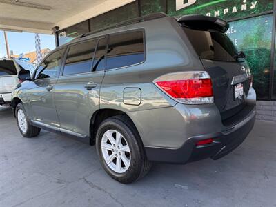 2013 Toyota Highlander Plus   - Photo 6 - Orange, CA 92868
