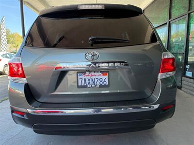 2013 Toyota Highlander Plus   - Photo 14 - Orange, CA 92868