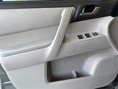 2013 Toyota Highlander Plus   - Photo 23 - Orange, CA 92868