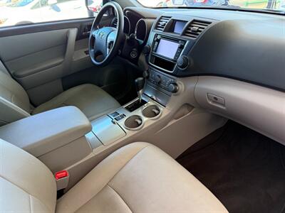 2013 Toyota Highlander Plus   - Photo 28 - Orange, CA 92868