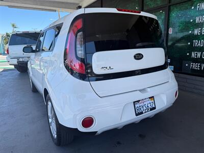 2019 Kia Soul +   - Photo 7 - Orange, CA 92868