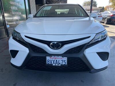 2019 Toyota Camry SE   - Photo 11 - Orange, CA 92868