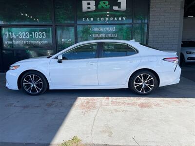 2019 Toyota Camry SE   - Photo 4 - Orange, CA 92868