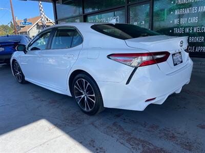 2019 Toyota Camry SE   - Photo 5 - Orange, CA 92868