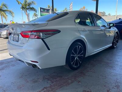 2019 Toyota Camry SE   - Photo 9 - Orange, CA 92868