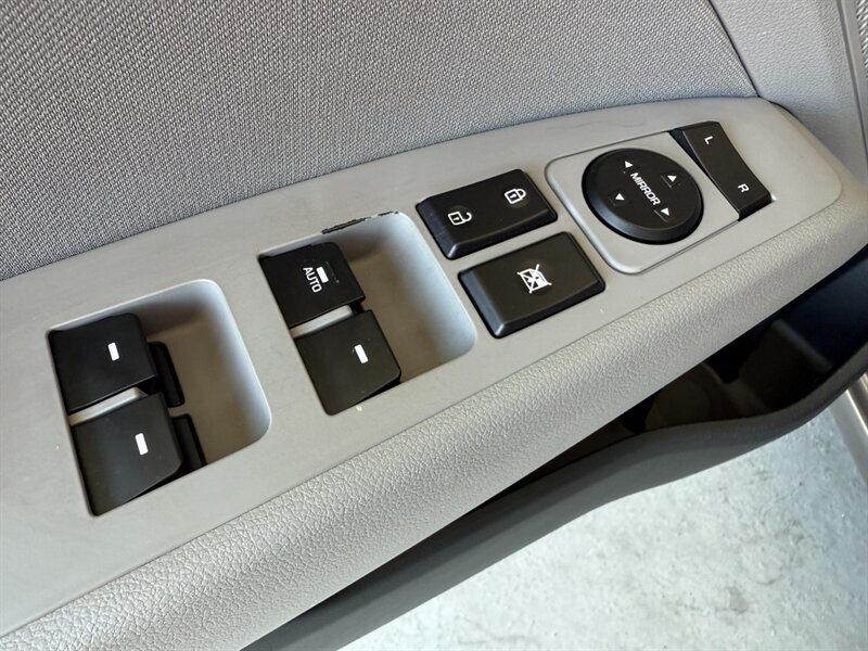2019 Hyundai Elantra Value Edition photo 22