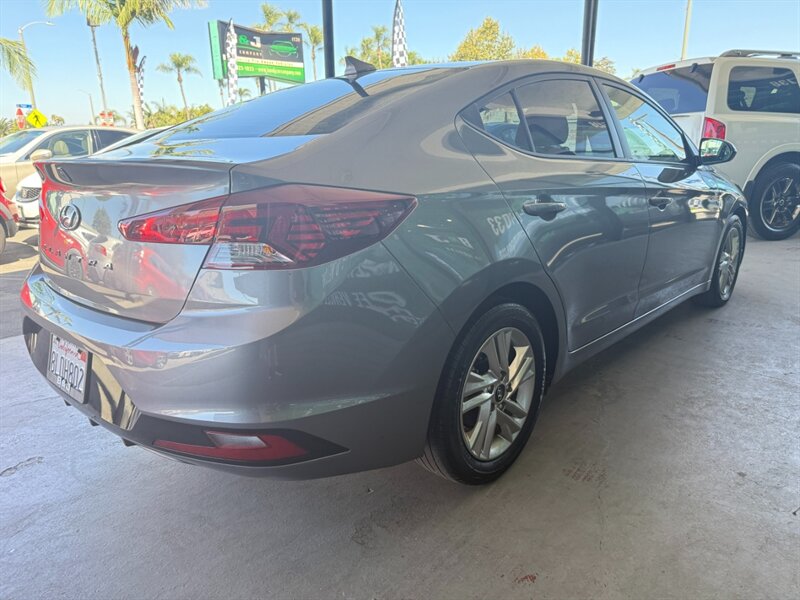 2019 Hyundai Elantra Value Edition photo 9