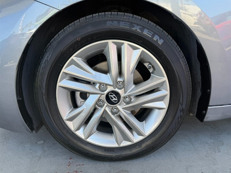 2019 Hyundai Elantra Value Edition photo 37