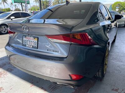 2018 Lexus IS 300   - Photo 10 - Orange, CA 92868